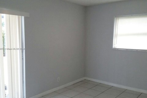 Condominio en venta en Miramar, Florida, 2 dormitorios, 77.29 m2 № 1145631 - foto 6