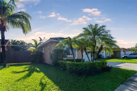 Villa ou maison à vendre à Miami, Floride: 3 chambres, 124.02 m2 № 1378957 - photo 3