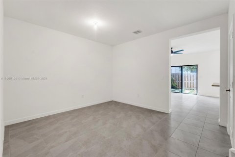 Townhouse in Miami, Florida 4 bedrooms, 178.37 sq.m. № 1378958 - photo 10