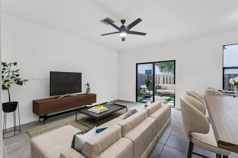 Townhouse in Miami, Florida 4 bedrooms, 178.37 sq.m. № 1378958 - photo 11