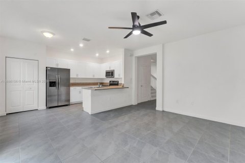 Townhouse in Miami, Florida 4 bedrooms, 178.37 sq.m. № 1378958 - photo 14