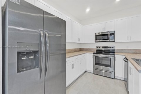 Adosado en venta en Miami, Florida, 4 dormitorios, 178.37 m2 № 1378958 - foto 17