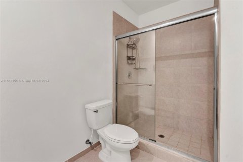 Townhouse in Miami, Florida 4 bedrooms, 178.37 sq.m. № 1378958 - photo 25