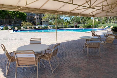 Condo in Pembroke Pines, Florida, 1 bedroom  № 1410909 - photo 30