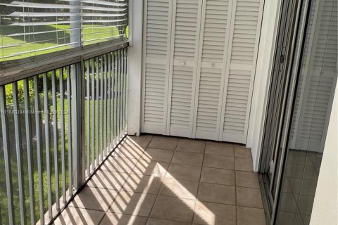 Condo in Pembroke Pines, Florida, 1 bedroom  № 1410909 - photo 20