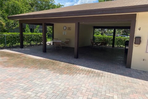 Condo in Pembroke Pines, Florida, 1 bedroom  № 1410909 - photo 29