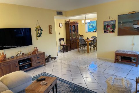 Condo in Delray Beach, Florida, 2 bedrooms  № 1410908 - photo 9