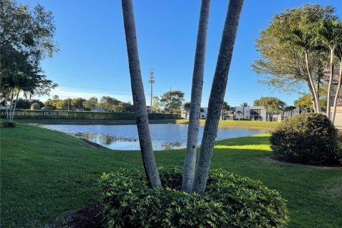 Condo in Delray Beach, Florida, 2 bedrooms  № 1410908 - photo 24