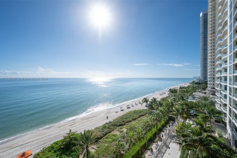 Condo in Sunny Isles Beach, Florida, 3 bedrooms  № 1410910 - photo 25