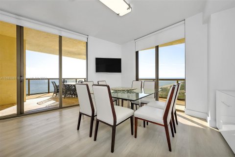 Condo in Sunny Isles Beach, Florida, 3 bedrooms  № 1410910 - photo 13