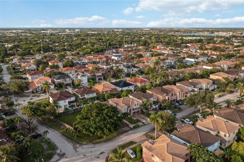 Villa ou maison à vendre à Miami, Floride: 4 chambres, 235.88 m2 № 1330123 - photo 25