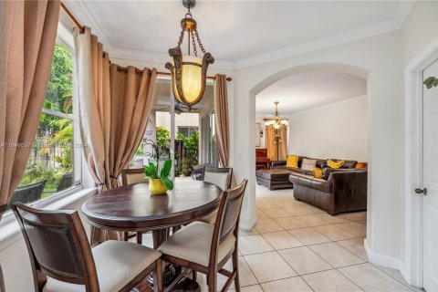 Casa en venta en Miami, Florida, 4 dormitorios, 235.88 m2 № 1330123 - foto 7