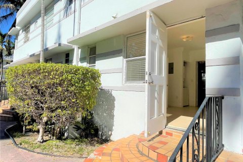 Condo in Miami Beach, Florida, 1 bedroom  № 372163 - photo 15