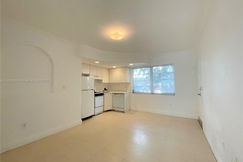 Condo in Miami Beach, Florida, 1 bedroom  № 372163 - photo 3