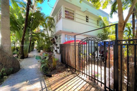 Condo in Miami Beach, Florida, 1 bedroom  № 372163 - photo 12