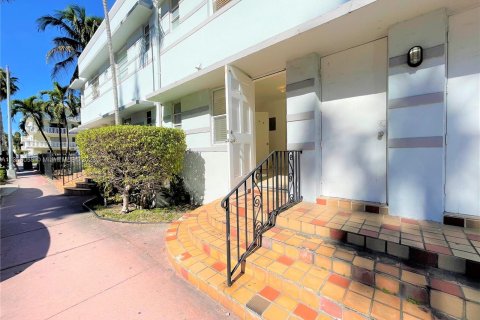 Condo in Miami Beach, Florida, 1 bedroom  № 372163 - photo 14