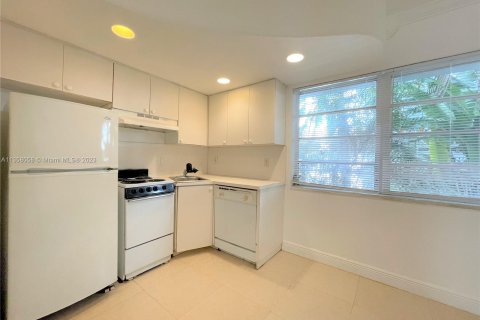 Condo in Miami Beach, Florida, 1 bedroom  № 372163 - photo 4