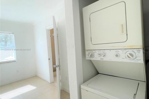 Condo in Miami Beach, Florida, 1 bedroom  № 372163 - photo 8