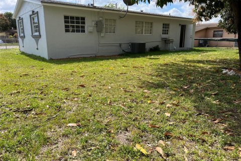 House in Fort Lauderdale, Florida 3 bedrooms, 80.27 sq.m. № 1378778 - photo 2