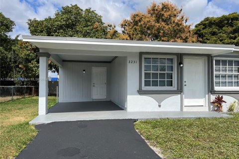 House in Fort Lauderdale, Florida 3 bedrooms, 80.27 sq.m. № 1378778 - photo 3