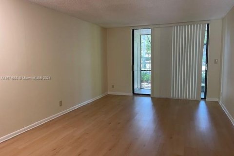 Condo in Deerfield Beach, Florida, 2 bedrooms  № 1397683 - photo 10