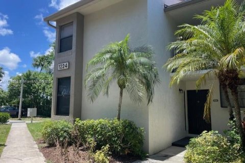 Condo in Deerfield Beach, Florida, 2 bedrooms  № 1397683 - photo 1