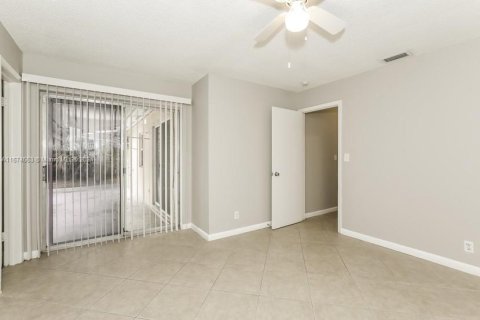 Casa en alquiler en North Lauderdale, Florida, 2 dormitorios, 95.5 m2 № 1397681 - foto 3