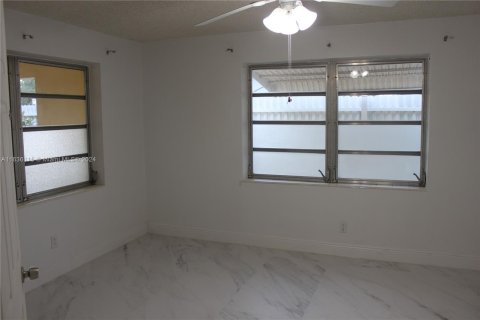 Immobilier commercial à vendre à Hialeah, Floride: 217.86 m2 № 1305455 - photo 30