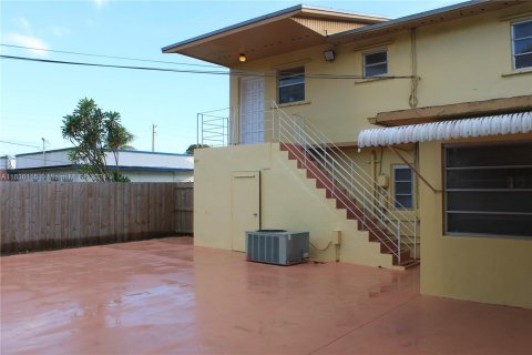 Immobilier commercial à vendre à Hialeah, Floride: 217.86 m2 № 1305455 - photo 1