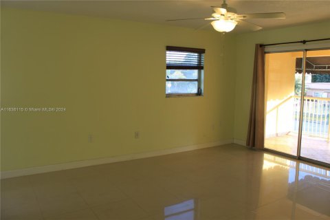 Immobilier commercial à vendre à Hialeah, Floride: 217.86 m2 № 1305455 - photo 13