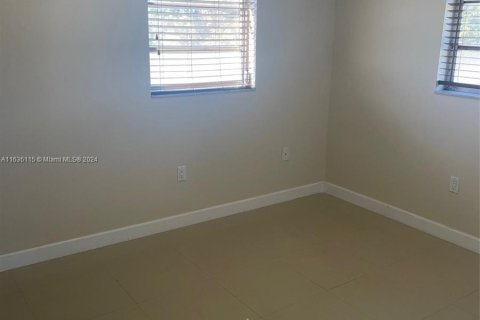 Commercial property in Hialeah, Florida 217.86 sq.m. № 1305455 - photo 22