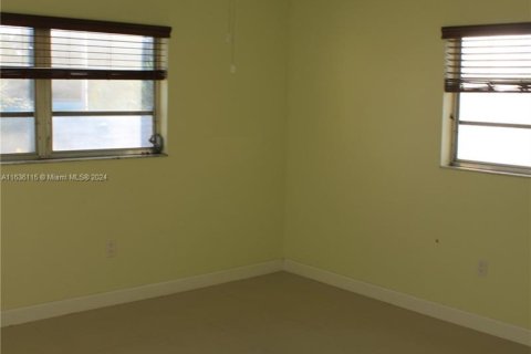 Immobilier commercial à vendre à Hialeah, Floride: 217.86 m2 № 1305455 - photo 10