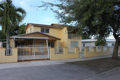 Immobilier commercial à vendre à Hialeah, Floride: 217.86 m2 № 1305455 - photo 25