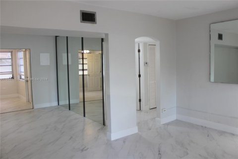 Immobilier commercial à vendre à Hialeah, Floride: 217.86 m2 № 1305455 - photo 28