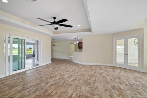 House in Sebring, Florida 4 bedrooms, 353.03 sq.m. № 1363891 - photo 5