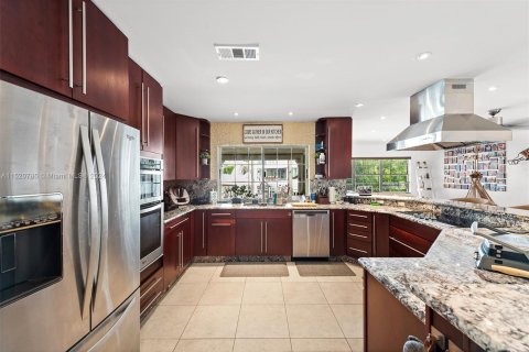 Villa ou maison à vendre à North Miami Beach, Floride: 4 chambres, 265.98 m2 № 981162 - photo 22