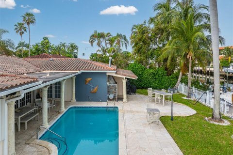 House in North Miami Beach, Florida 4 bedrooms, 265.98 sq.m. № 981162 - photo 29