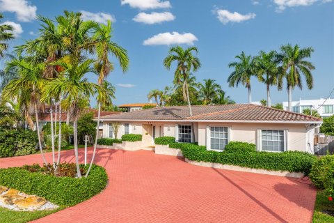 Villa ou maison à vendre à North Miami Beach, Floride: 4 chambres, 265.98 m2 № 981162 - photo 10