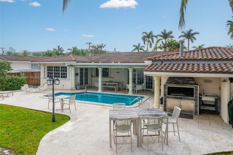 Villa ou maison à vendre à North Miami Beach, Floride: 4 chambres, 265.98 m2 № 981162 - photo 7