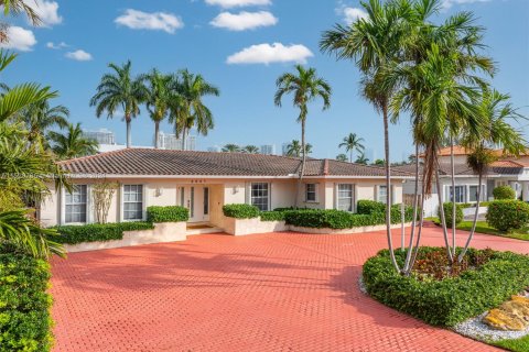 Villa ou maison à vendre à North Miami Beach, Floride: 4 chambres, 265.98 m2 № 981162 - photo 9