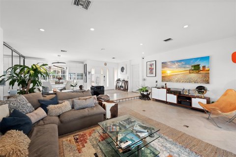 Villa ou maison à vendre à North Miami Beach, Floride: 4 chambres, 265.98 m2 № 981162 - photo 4
