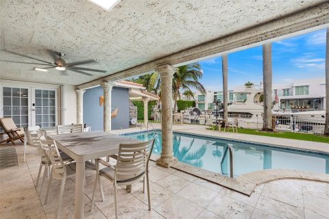 Villa ou maison à vendre à North Miami Beach, Floride: 4 chambres, 265.98 m2 № 981162 - photo 25