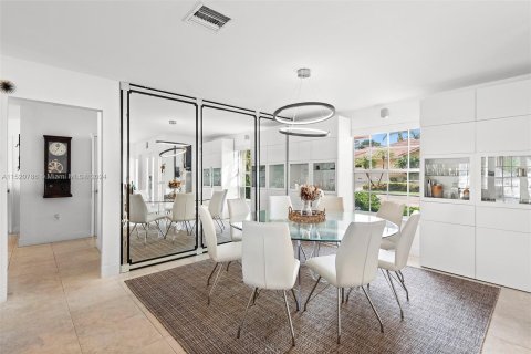 Villa ou maison à vendre à North Miami Beach, Floride: 4 chambres, 265.98 m2 № 981162 - photo 16