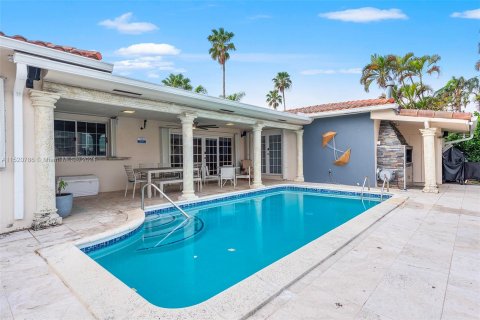 Villa ou maison à vendre à North Miami Beach, Floride: 4 chambres, 265.98 m2 № 981162 - photo 28