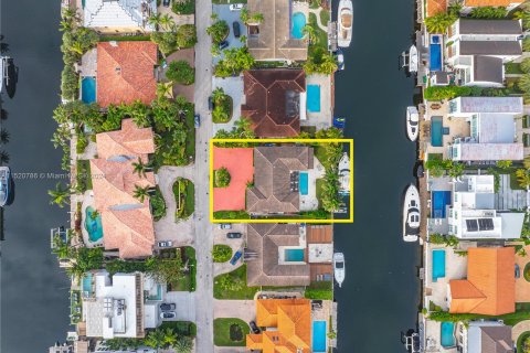 Villa ou maison à vendre à North Miami Beach, Floride: 4 chambres, 265.98 m2 № 981162 - photo 8