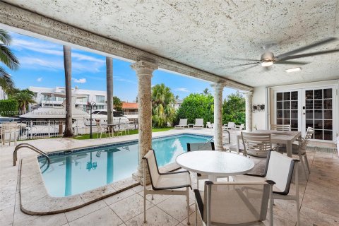 Villa ou maison à vendre à North Miami Beach, Floride: 4 chambres, 265.98 m2 № 981162 - photo 26