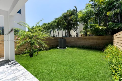 Townhouse in Fort Lauderdale, Florida 3 bedrooms, 240.15 sq.m. № 1101615 - photo 22