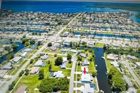 Casa en venta en Port Charlotte, Florida, 4 dormitorios, 183.67 m2 № 570625 - foto 13