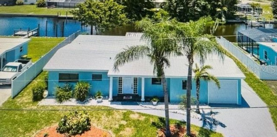 Casa en Port Charlotte, Florida 4 dormitorios, 183.67 m2 № 570625
