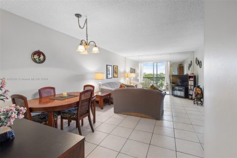 Copropriété à vendre à Pompano Beach, Floride: 2 chambres, 100.33 m2 № 924618 - photo 6